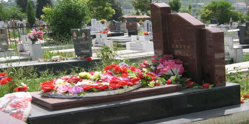 Enver Hoca'nın Evi ve Mezarı
