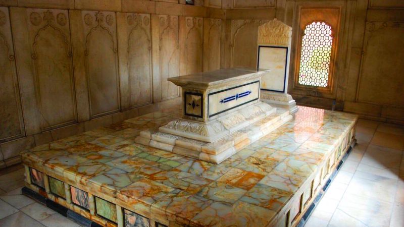 Muhammed İkbal Mezarı